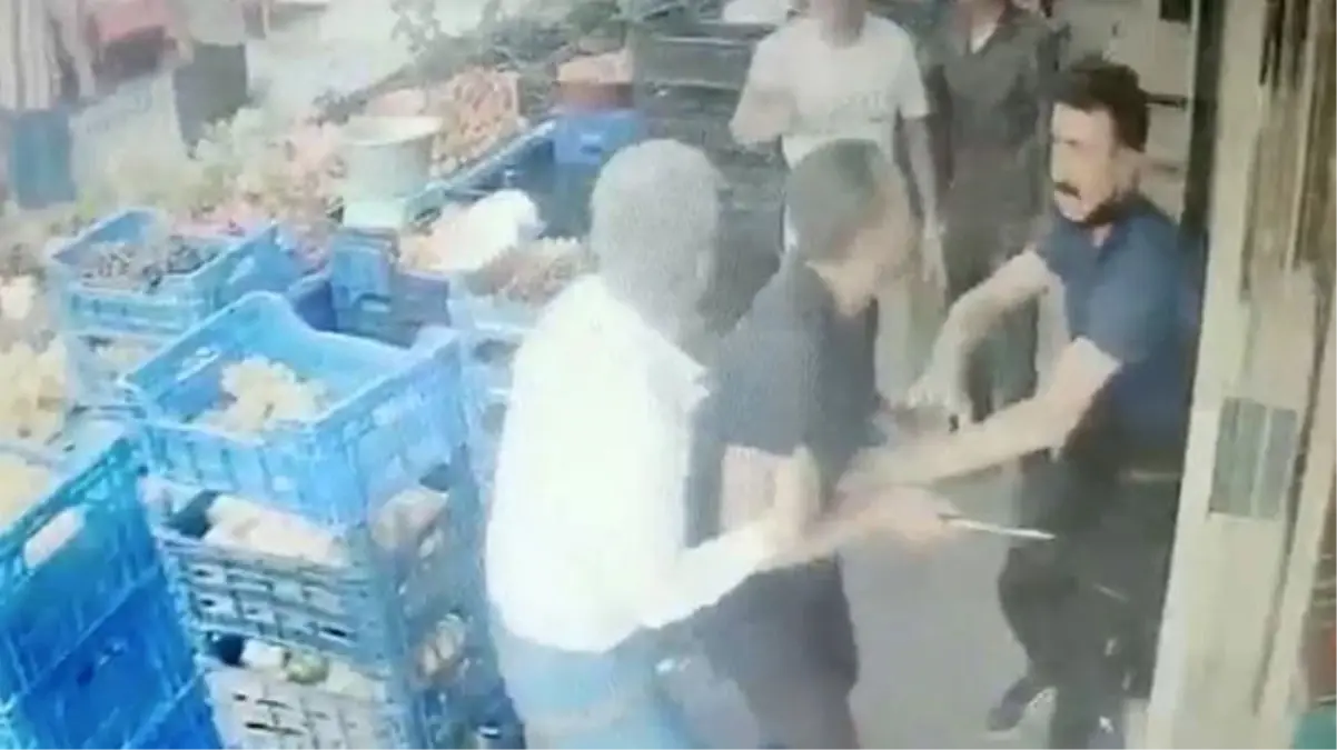 Pazarcının defalarca bıçaklandığı anlar saniye saniye kameralarda