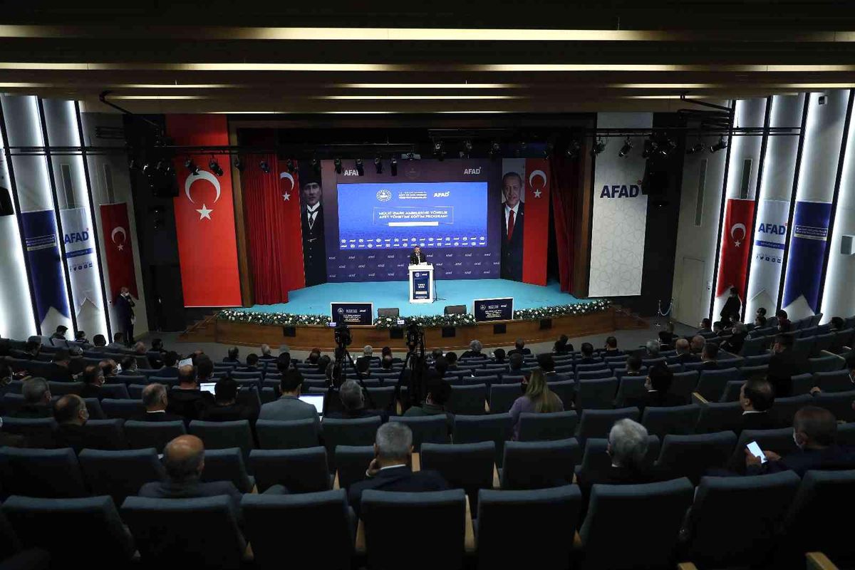 AFAD Başkanı Sezer: 'Biz raflarda duracak planlar istemiyoruz'