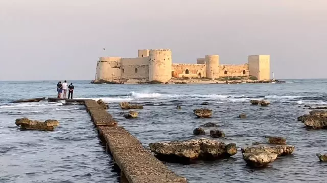 Akıntıya kapılan tatilci deniz bisikleti ile kurtarıldı