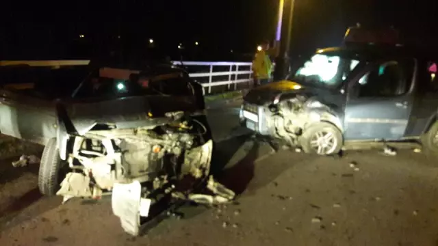 BALIKESİR - Otomobil ile hafif ticari aracın çarpıştığı kazada 5 kişi yaralandı