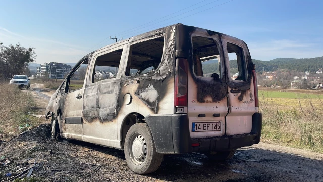 Bolu'da daha önce ateş yakılan alana park edilen araç yandı