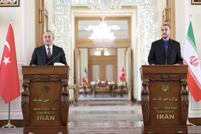 Son Dakika | Dışişleri Bakanı Mevlüt Çavuşoğlu, Tahran'da düzenlediği basın toplantısında, "İran'a yönelik tek taraflı yaptırımların yanlış olduğunu tüm...