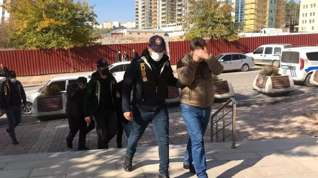 Elazığ merkezli 3 ilde kart kopyalama çetesine operasyon: 5 gözaltı