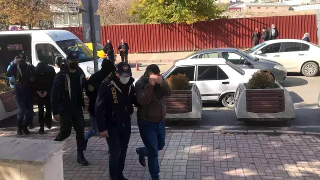 Elazığ merkezli 3 ilde kart kopyalama çetesine operasyon: 5 gözaltı