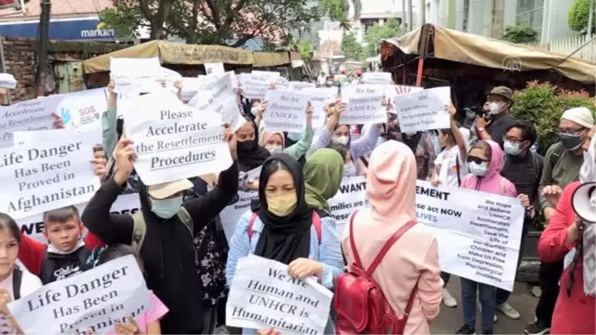 Endonezya'da Afgan sığınmacılardan protesto