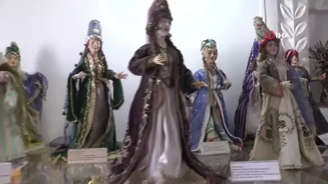 Geri dönüşüm kumaşlarından sanat yapıyor