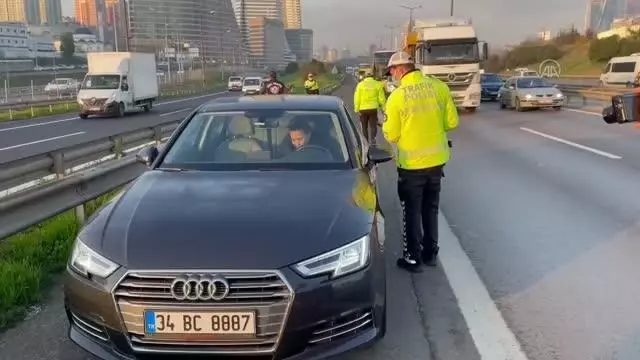 İstanbul'da çakarlı araç denetimi yapıldı