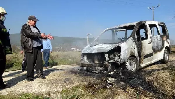 Korun üzerine park edip, alkol aldığı aracı yandı
