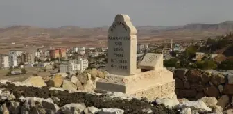 Geçmişi 1930'lu yıllara dayanıyor! Tepedeki küçük mezarın hikayesi yürek burkuyor
