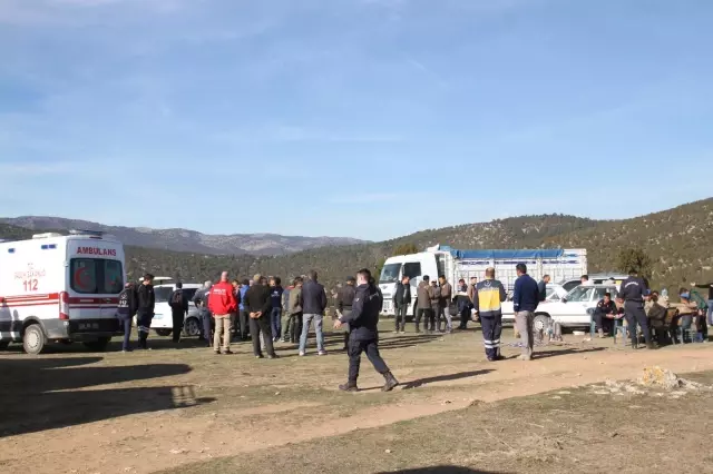 AFYONKARAHİSAR - Ormanlık alanda kaybolan kişinin bulunması için çalışmalar sürüyor
