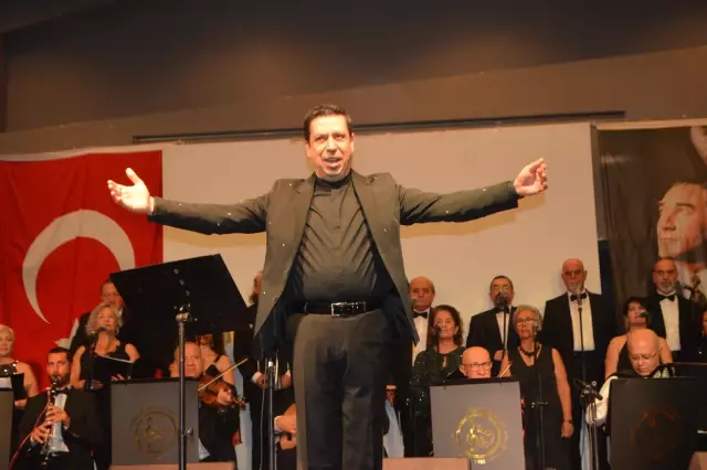 Ayvalık Belediyesi Mesut Duran Müzik Derneği konser verdi