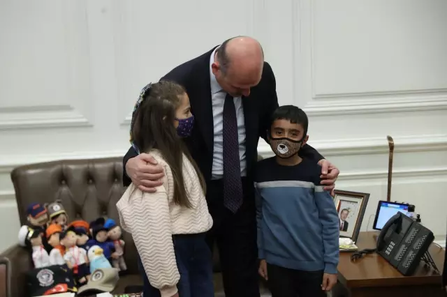 Son dakika haberi! Bakan Soylu, şehit Ahmet Budak'ın ailesini kabul etti