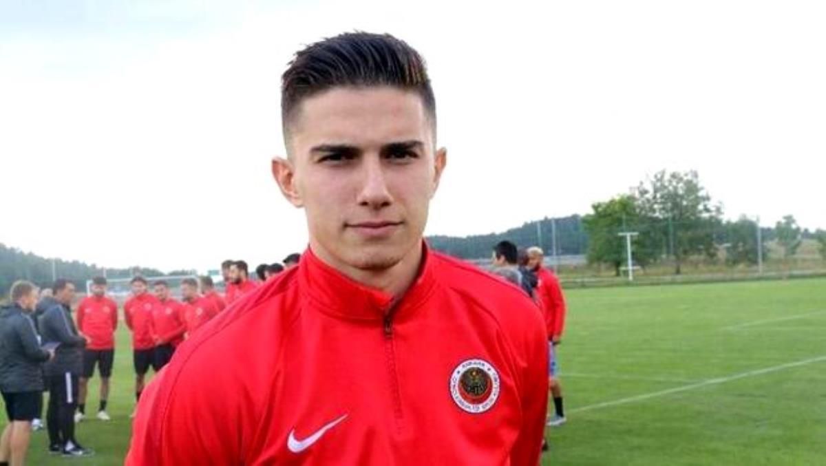 Berat Özdemir kimdir? İlk 11'de bulunan Berat Özdemir nereli, kaç yaşında, hangi takımda oynuyor, hangi mevki? Berat Özdemir hayatı ve futbol kariyeri
