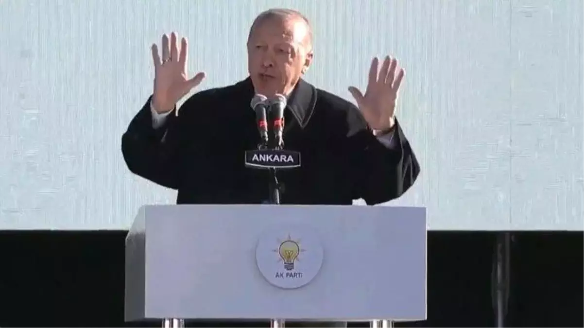 Cumhurbaşkanı Erdoğan'ın kürsüde zor anları! Akşener'in sözünü alandakilerden af dileyerek tekrarladı