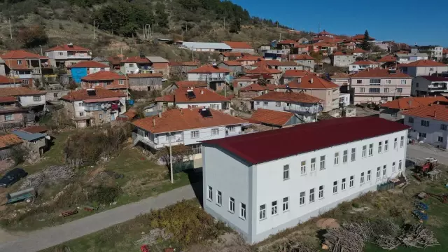 Demirci Belediyesi kırsal 16 mahalleye çok amaçlı salon yaptı