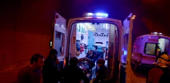Gümüşhane'de tünelde iki otomobilin çarpışması sonucu 4 kişi yaralandı