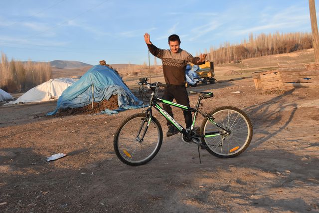 Down sendromlu gencin bisiklet hayalini hayırseverler gerçekleştirdi