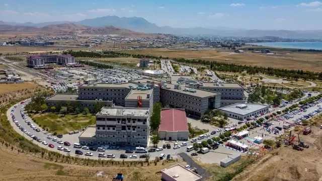 Komşu ülkedeki hastalar tedavi için Van'ı tercih ediyor