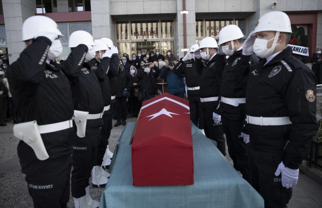 Covid 19 nedeniyle hayatını kaybeden Hakim Ümit Demirhan son yolculuğuna uğurlandı