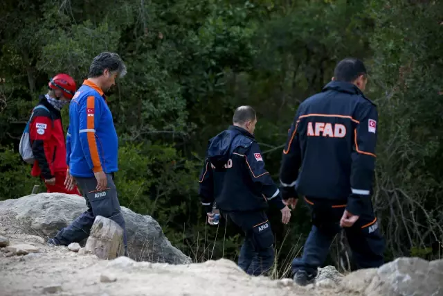 Kaybolan 3 yaşındaki çocuğu arama çalışmaları devam ediyor (2)