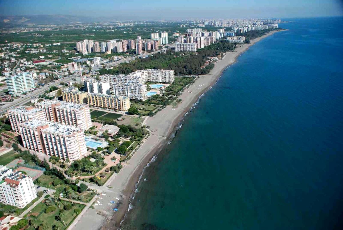 Mezitli'nin parlayan yıldızı Tece, yabancıların ilgi odağı oldu