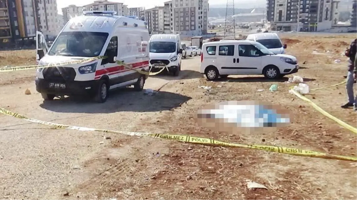 Boş arazide yarı çıplak kadın cesedi bulundu! Boğazını kesip defalarca bıçaklamışlar