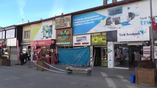 Ahşap zeminleri çöken 2 iş yerinde zarar oluştu