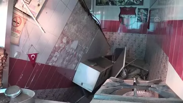Ahşap zeminleri çöken 2 iş yerinde zarar oluştu