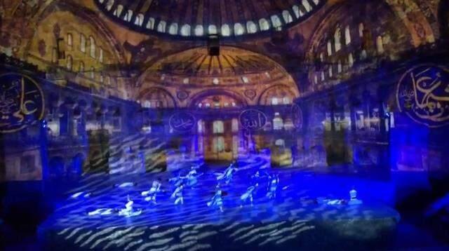 Anadolu Ateşi'nden Aspendos'ta görsel şölen! Binlerce seyirciyi bir masalın içine çekiyor