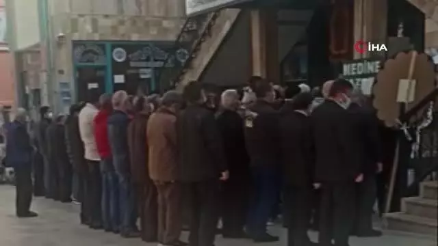 Emektar muhtar son yolculuğuna uğurlandı
