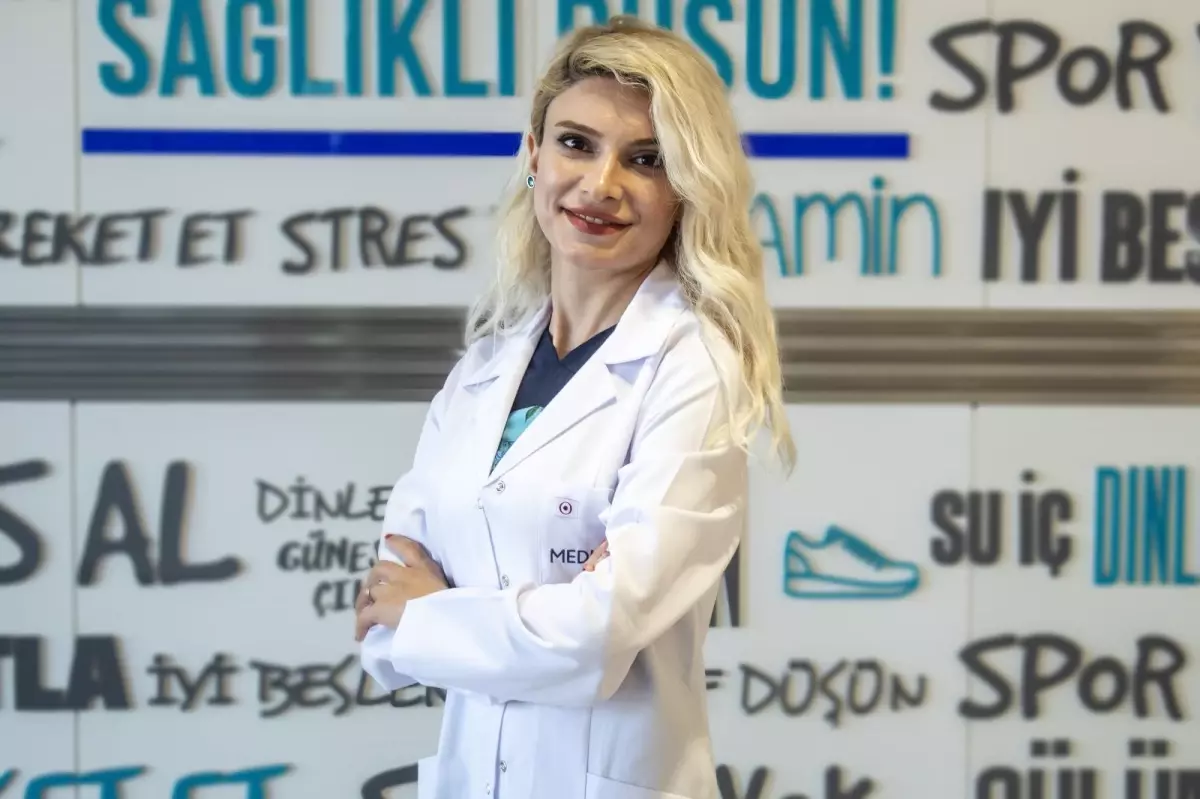 'Göz kapağı düşüklüğü ileri yaşlarda artıyor'