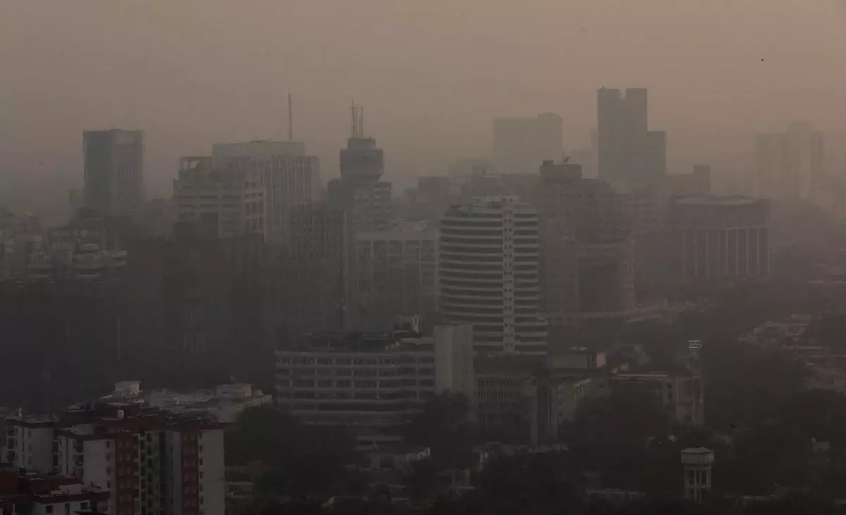 Hindistan'ın başkenti Yeni Delhi'de hava kirliliği nedeniyle eğitime süresiz ara verildi