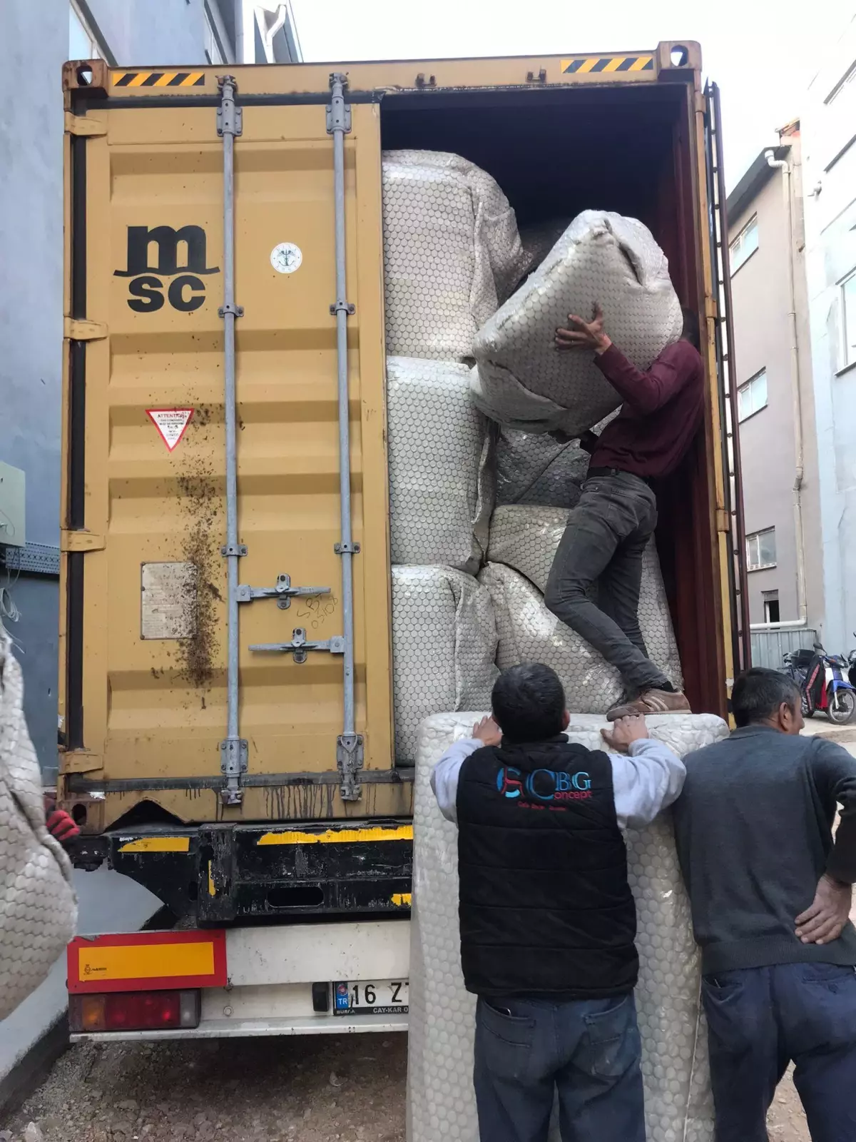 İnegöl'den Somali'ye 60 bin dolarlık mobilya ihracatı