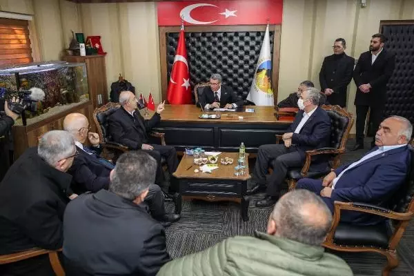 Kılıçdaroğlu, Ankara'da hal esnafını ziyaret etti