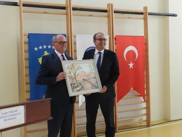 Kosova'da görev yapan Türk askerinden eğitime destek