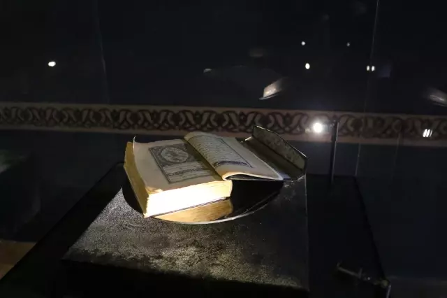 Mavi medrese yenilenen yüzüyle ziyaretçilere kapılarını açtı