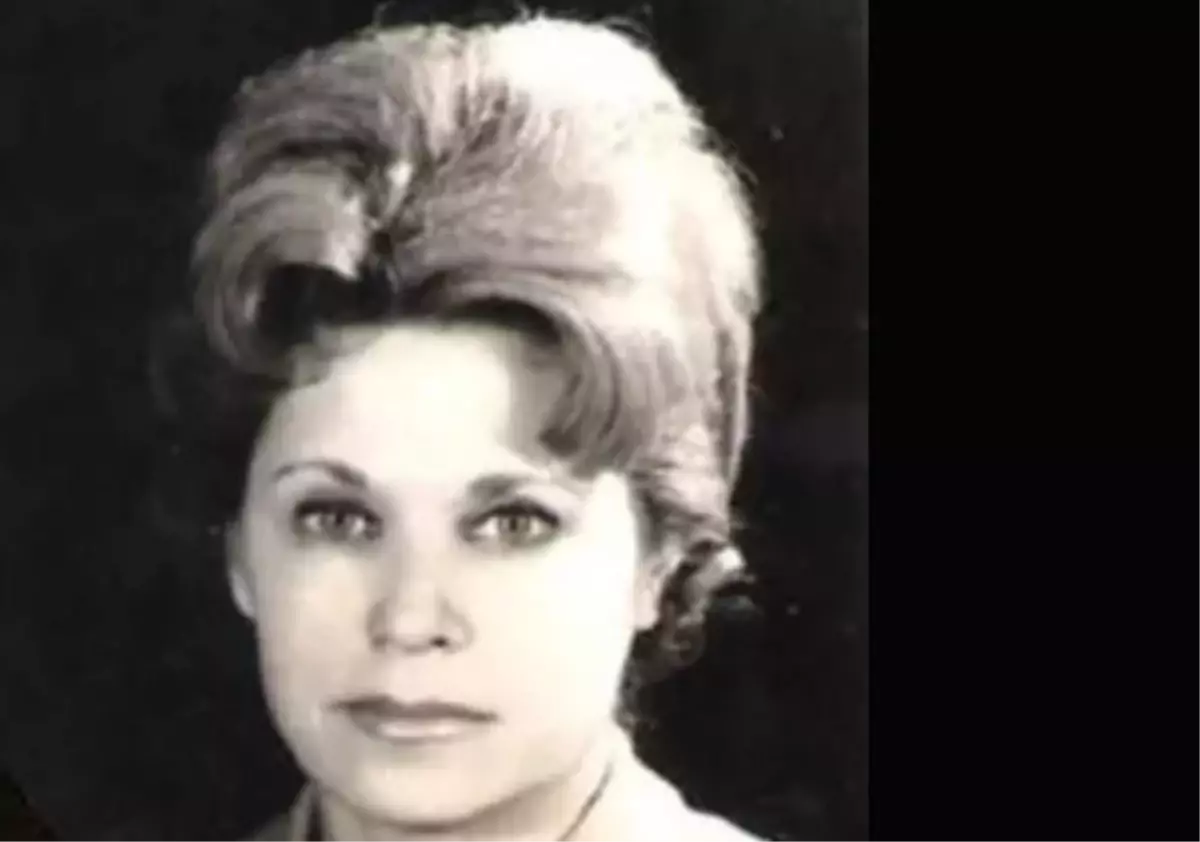 Muazzez Akkaya (Mona Rosa) kimdir?