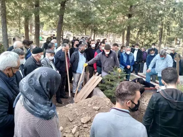 Emektar muhtar son yolculuğuna uğurlandı