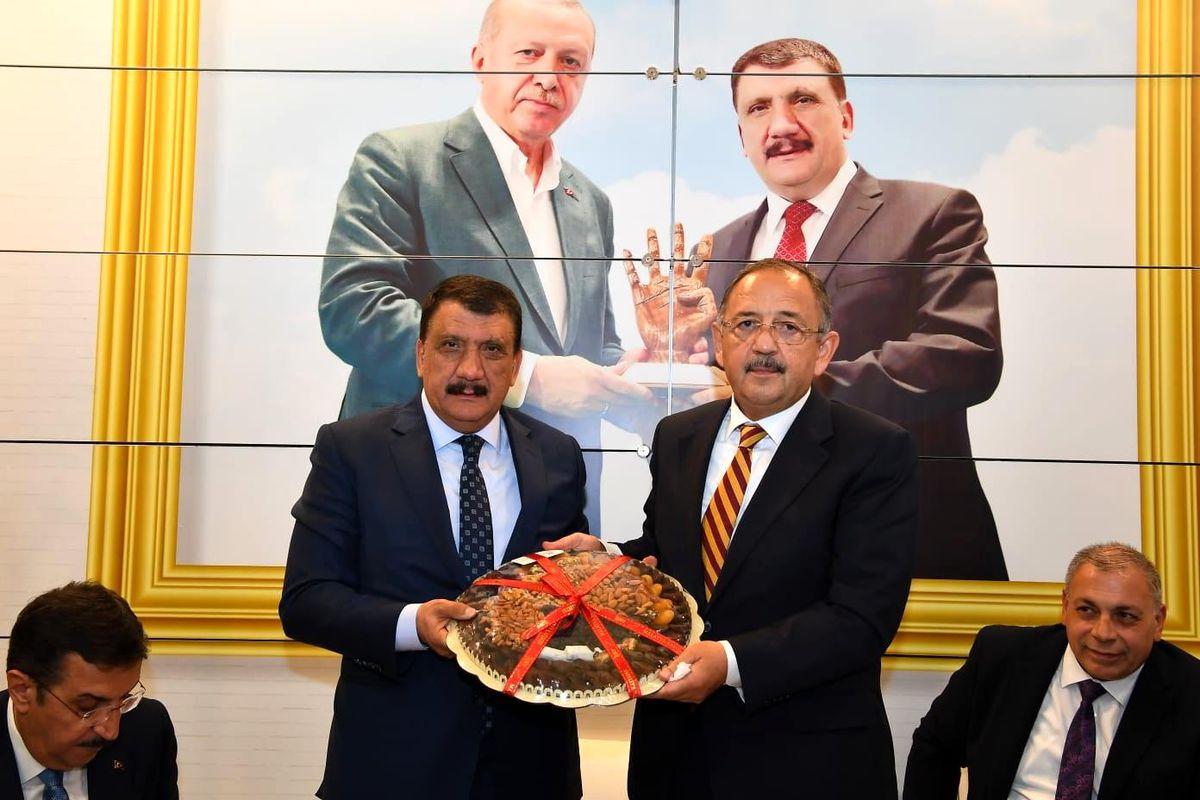 AK PARTİ YEREL YÖNETİMLER BAŞKANI ÖZHASEKİ'DEN BAŞKAN GÜRKAN'A HİZMET ÖVGÜSÜ