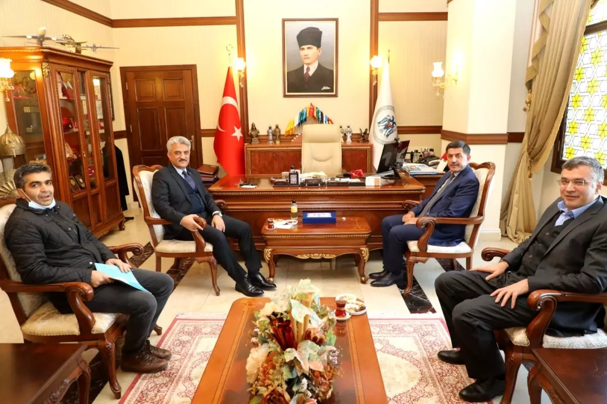 Sayın Valimiz, Makamında Misafirlerini Kabul Ettii