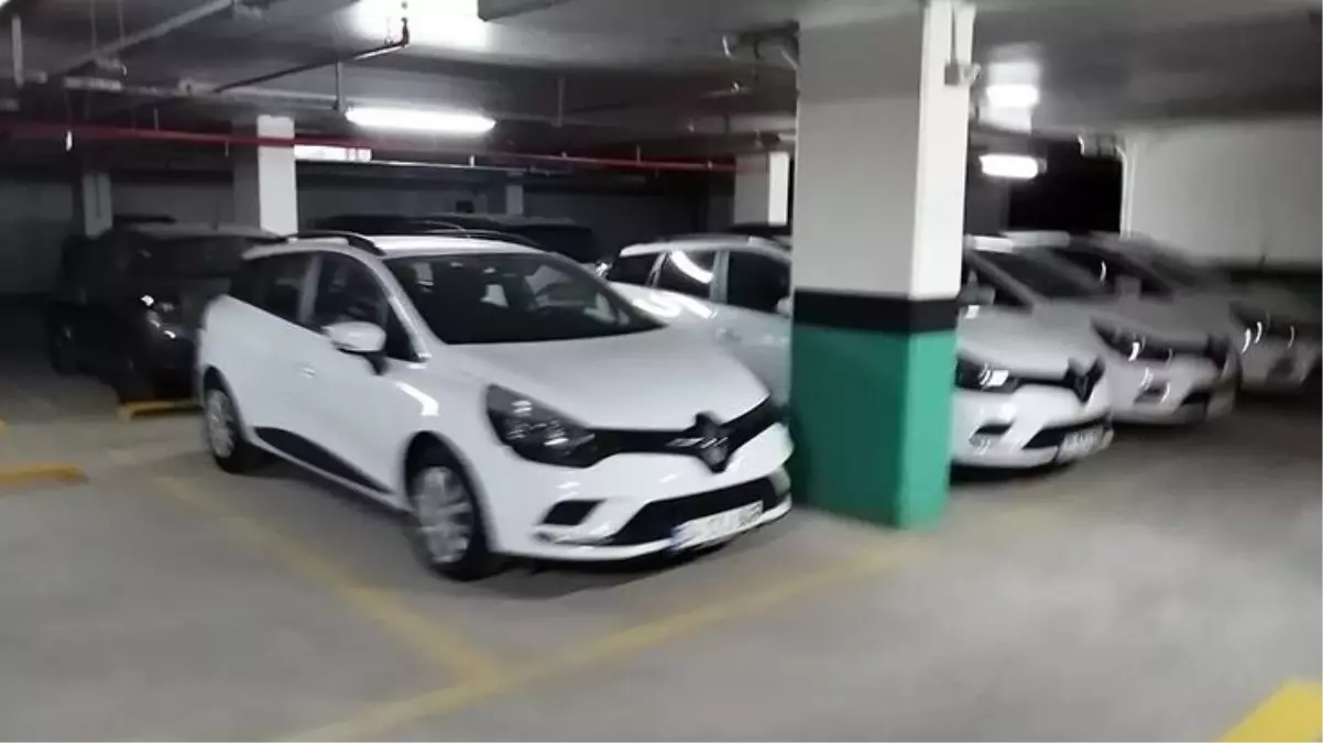 Sıfır otomobiller rezidansların otoparklarında stoklanıyor