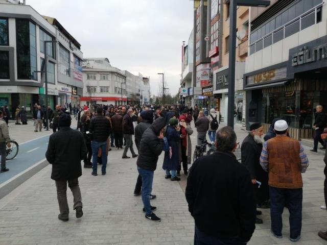 Son Dakika: Düzce'de 5 şiddetinde deprem! Sarsıntı İstanbul'da da hissedildi