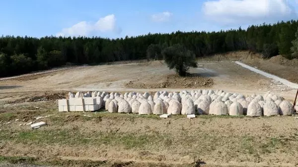 Son dakika haberleri... SÜNGÜYLE DÜŞMANA GEÇİT VERMEYEN ŞEHİTLERİN MEZARLARI İHYA EDİLİYOR