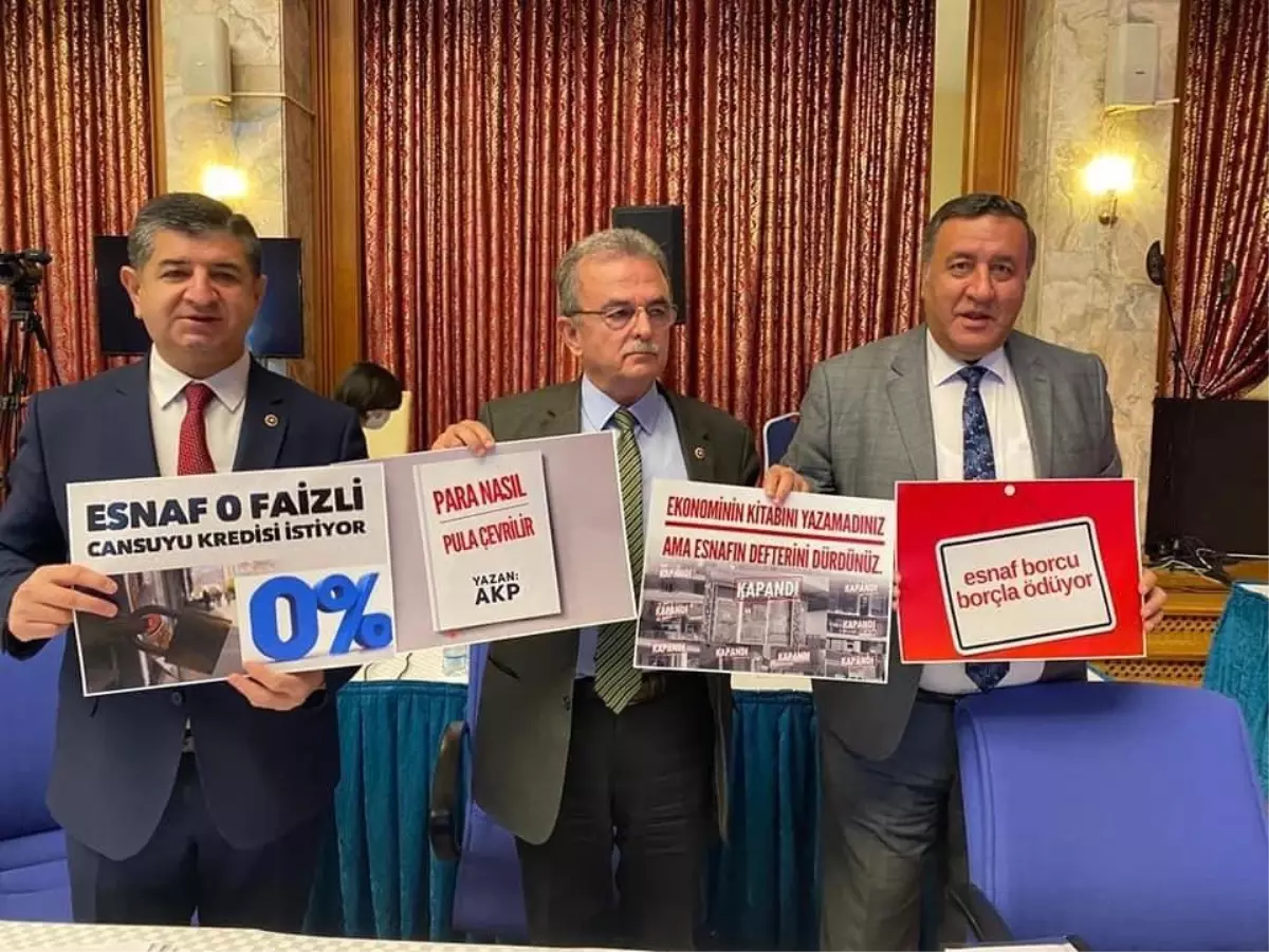 Ticaret Bakanlığı'nın bütçe görüşmelerine CHP'li vekillerin açtığı dövizler damga vurdu