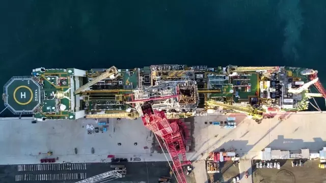 Yavuz Sondaj Gemisi'nin kule montajı çalışmaları sürüyor