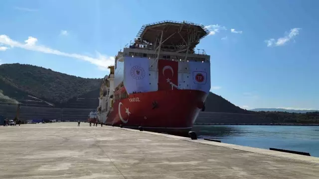 Yavuz Sondaj Gemisi'nin kule montajı çalışmaları sürüyor