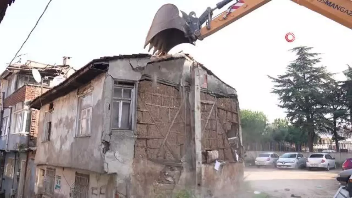 Yıkılan metruk bina sayısı 100'ü geçti