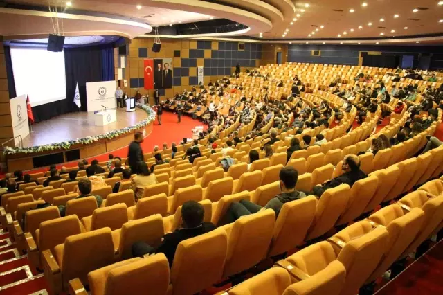 ADÜ'lü öğrencilere seslenen Malkoç: 2023 Türkiye'sinin yöneticileri olacaksınız