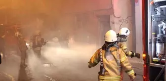 Beyoğlu'nda hareketli dakikalar! Ev sahibi ile tartışan Suriyeliler, iki gecekonduyu ateşe verdi