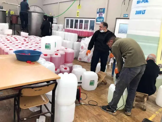 Elazığ'da fabrika gibi okul: Hijyen malzemesi üreterek 3 milyon lira ciro ulaşıldı